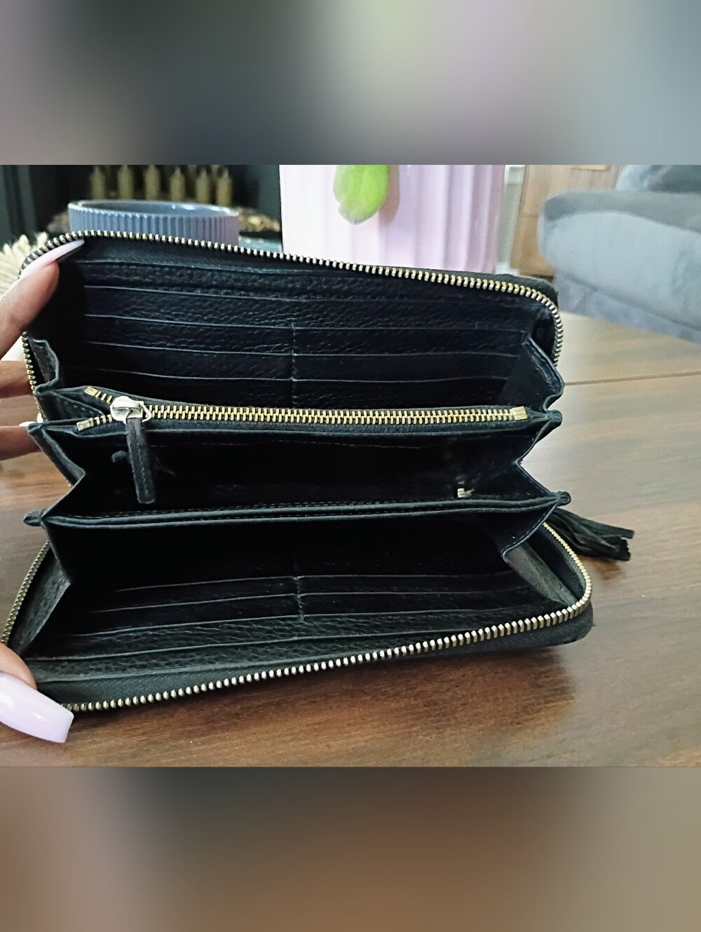 Gucci Soho Black Pebbled Leather Zip Around Wallet Tassel (As-Is) - Picture 5 of 13
